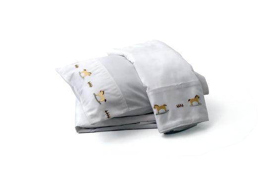 JOGO DE LENÇOL BERÇO 300 FIOS BORDADO CAVALINHO