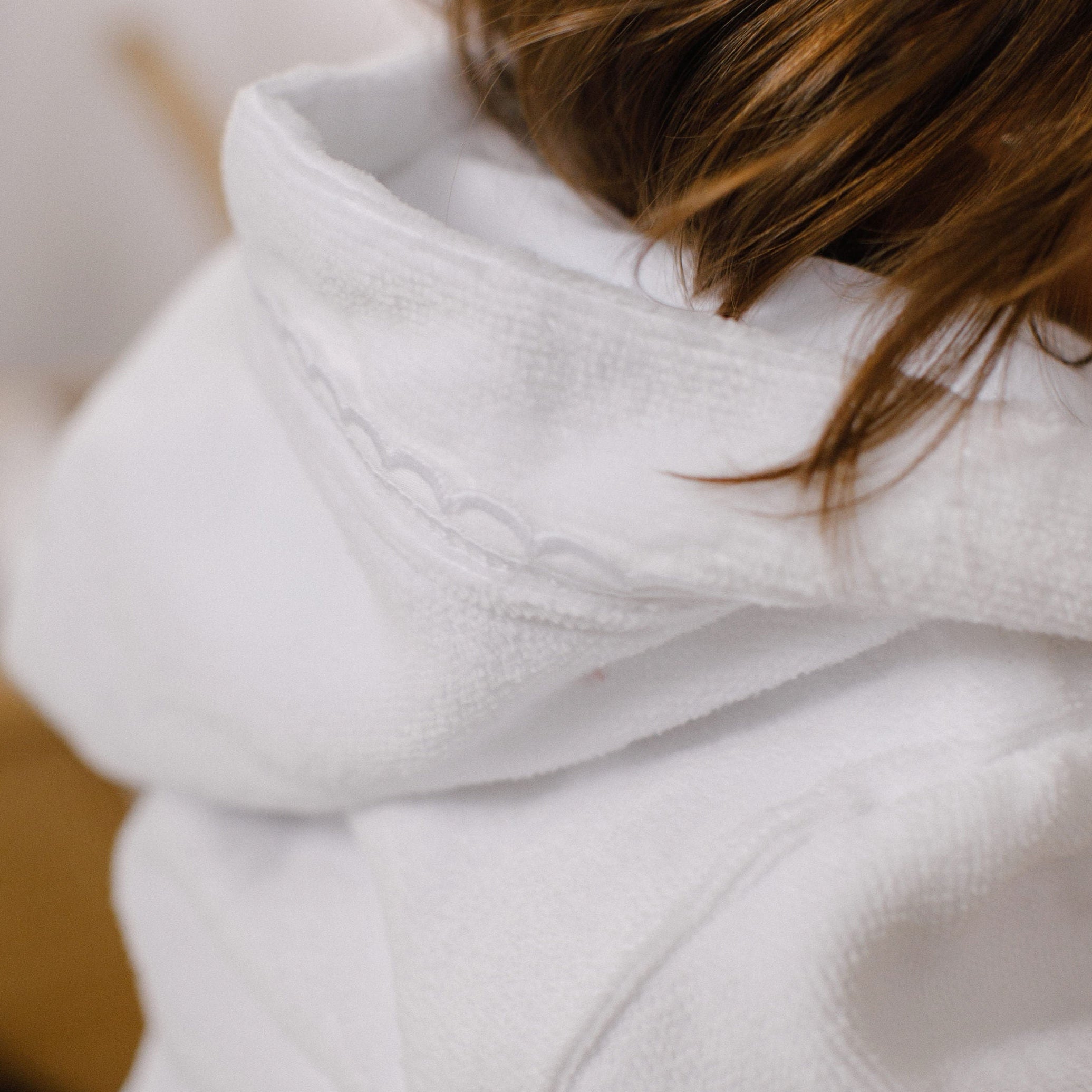 Roupão Baby com Capuz Bordado Branco