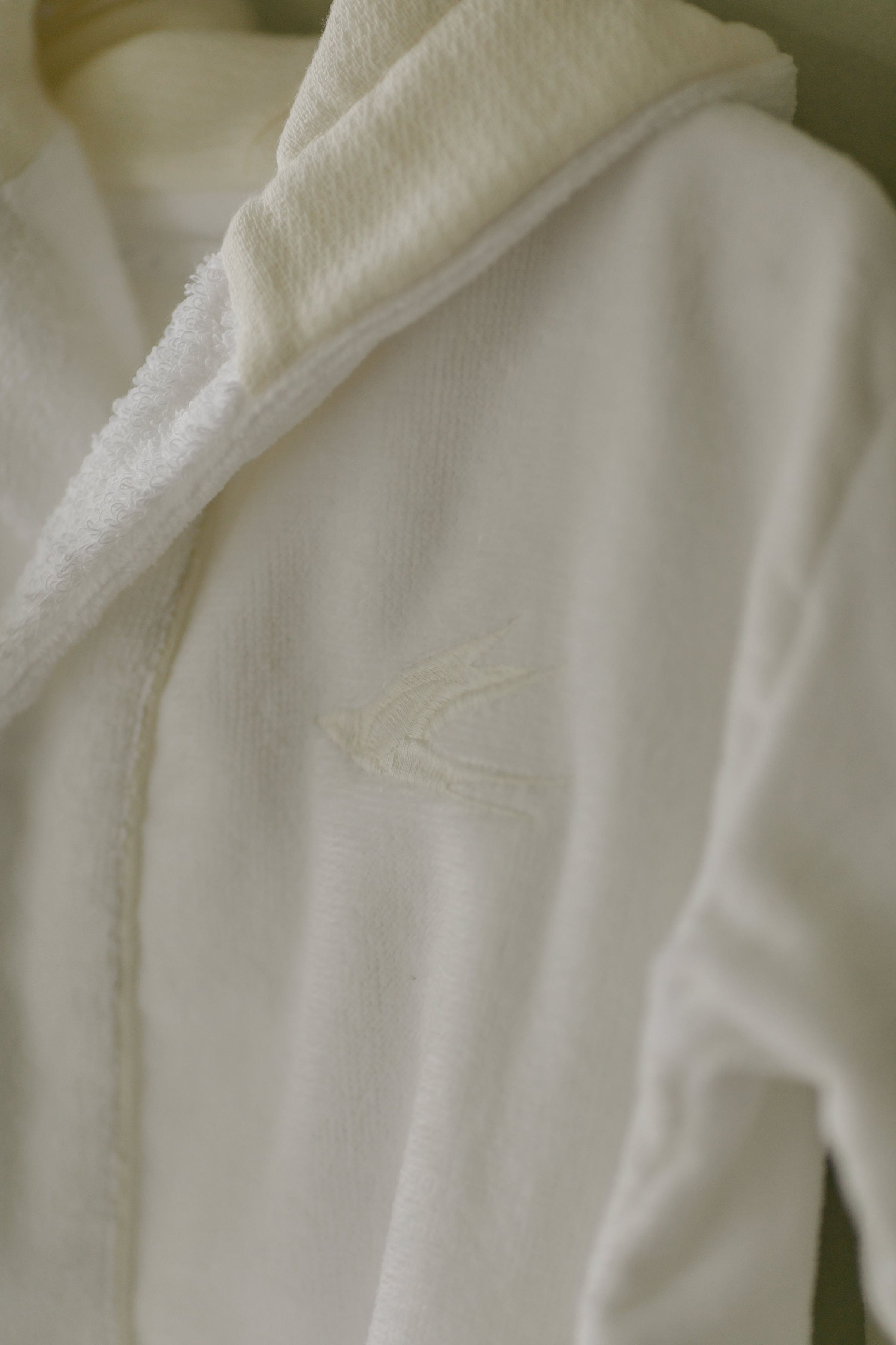 Roupão Bordado com Capuz Andorinha - 6 à 9 meses