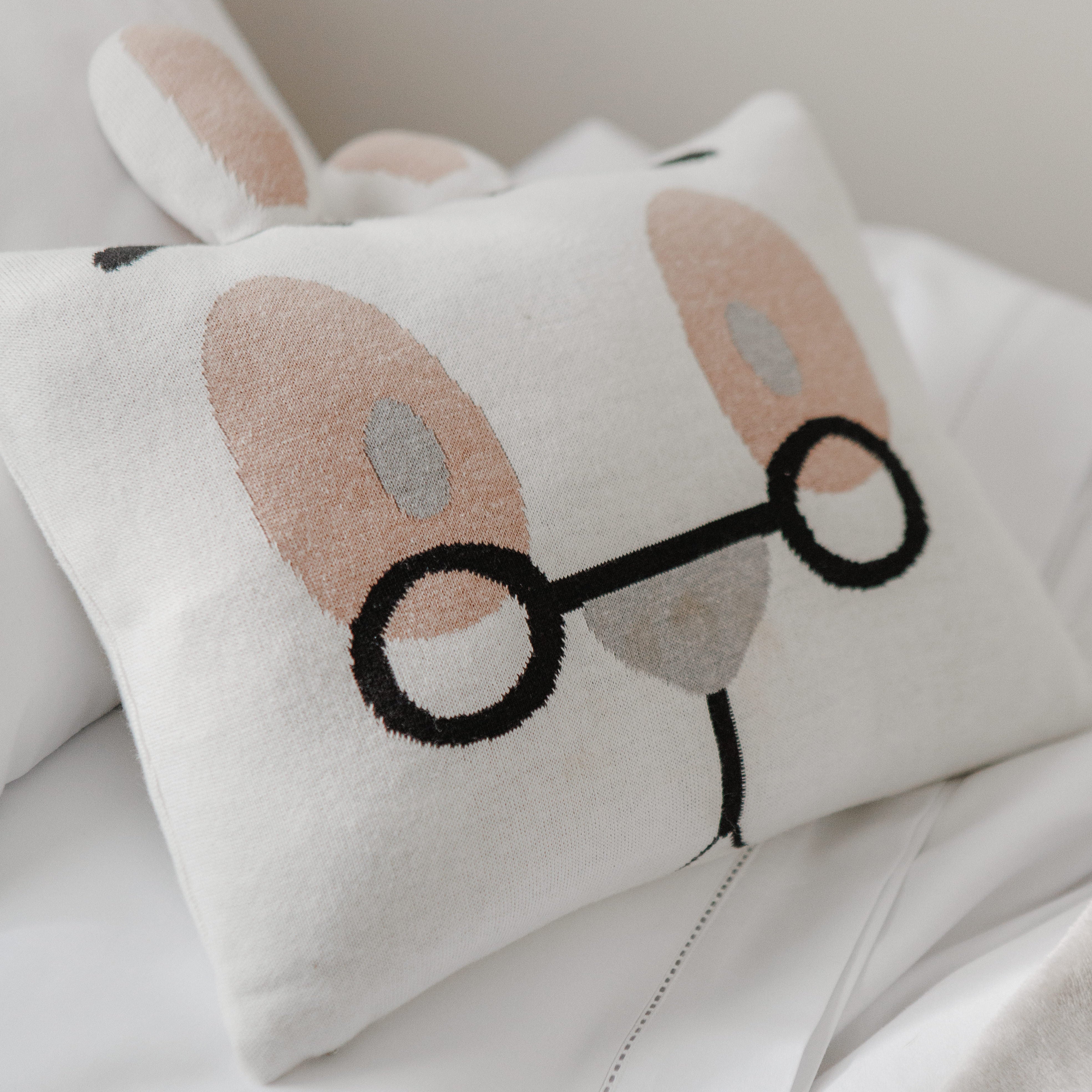 ALMOFADA COELHO COM ORELHÃO EM TRICOT