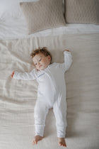 Pijama Macacão Baby Branco Cordonê Azul | Nina Materna by Fio a Fio