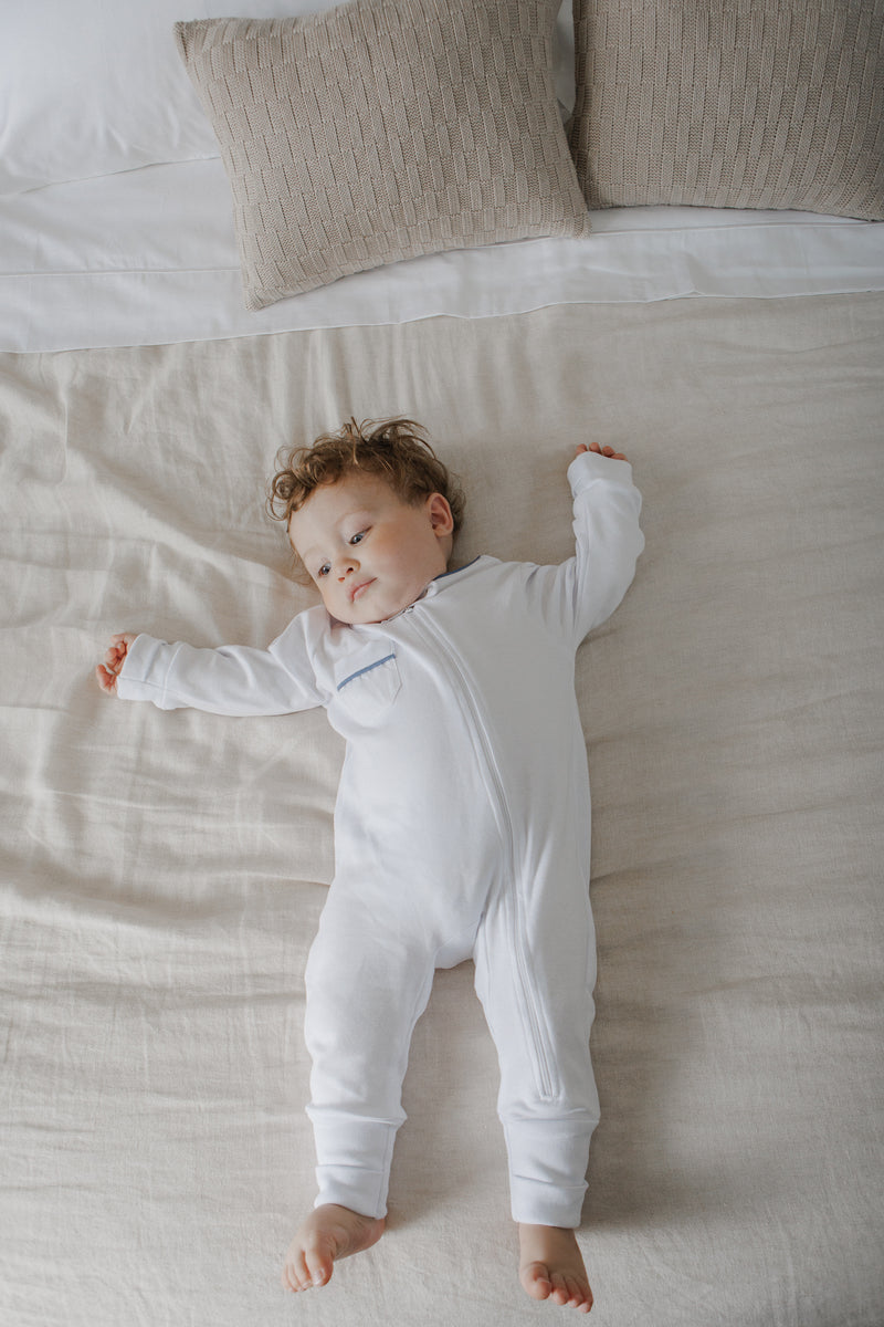 Pijama Macacão Baby Branco Cordonê Azul | Nina Materna by Fio a Fio
