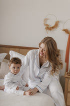 Kit Pijama Mamãe & Bebê Branco Cordonê Azul | Nina Materna by Fio a Fio