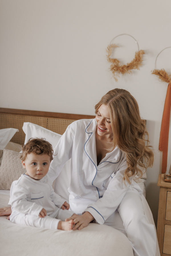 Kit Pijama Mamãe & Bebê Branco Cordonê Azul | Nina Materna by Fio a Fio