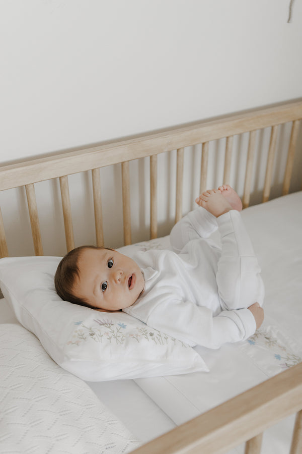 Pijama Macacão Baby Branco Cordonê Rosa | Nina Materna by Fio a Fio