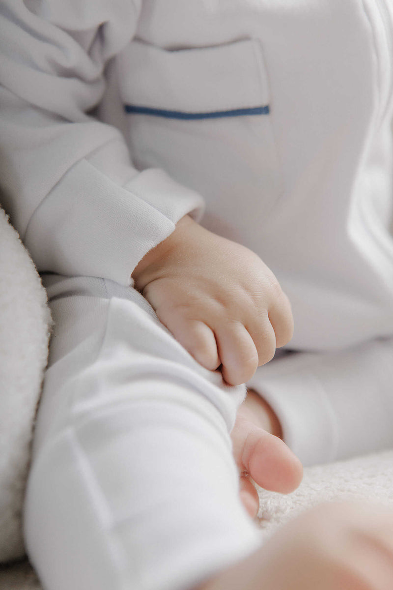 Pijama Macação Baby Branco Cordonê Azul | Nina Materna by Fio a Fio