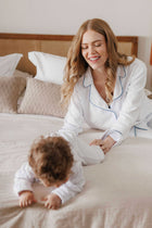 Kit Pijama Mamãe & Bebê Branco Cordonê Azul | Nina Materna by Fio a Fio